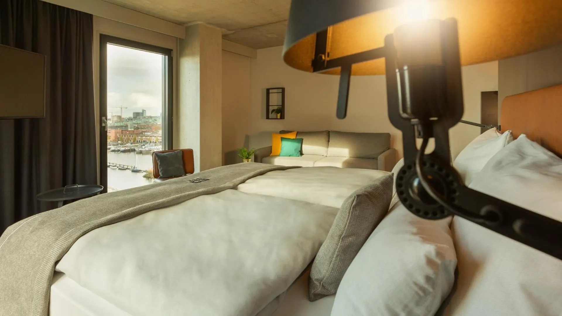 Holiday Inn - The Niu, Fender Amsterdam