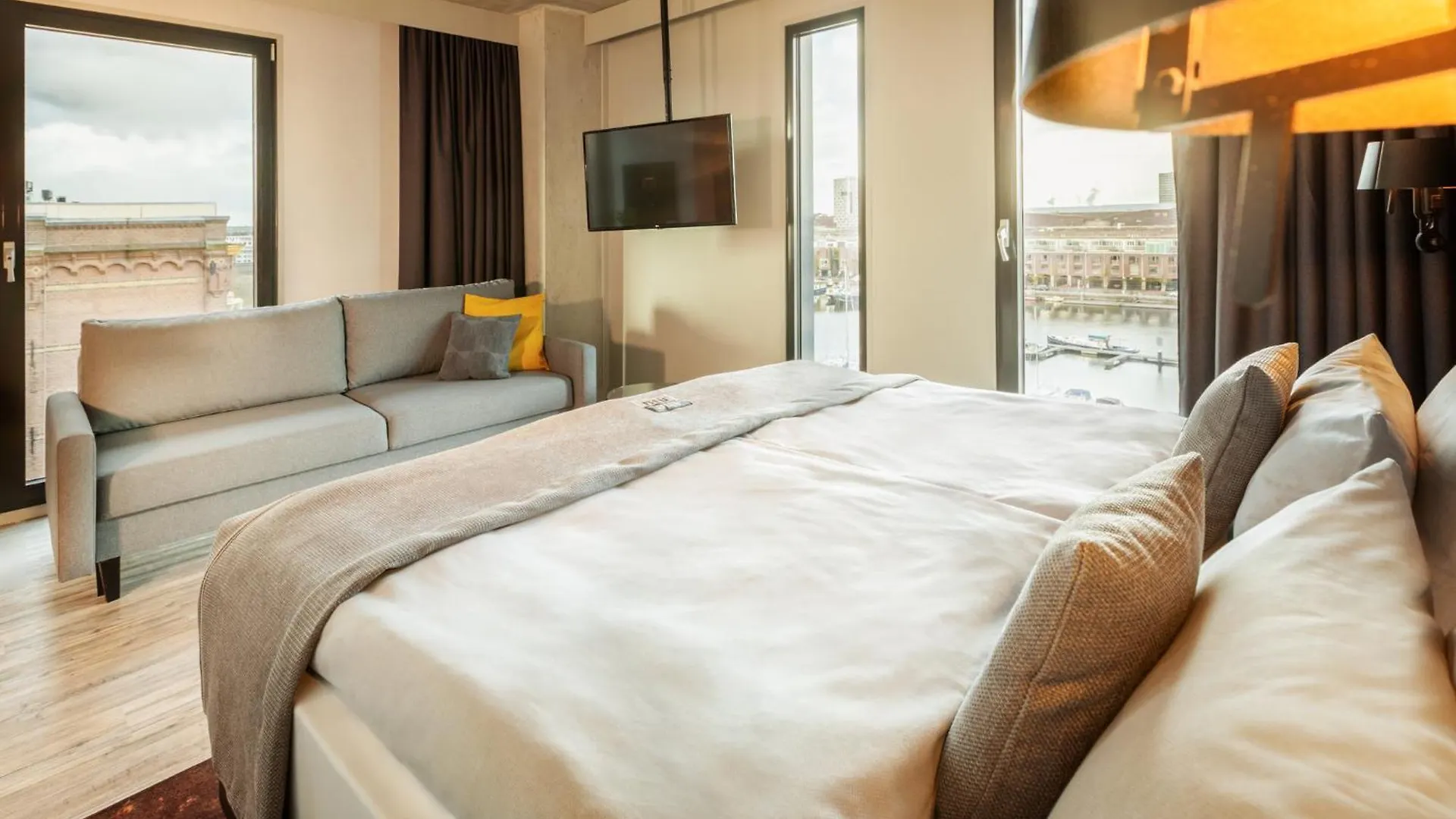 Holiday Inn - The Niu, Fender Amsterdam Hotel