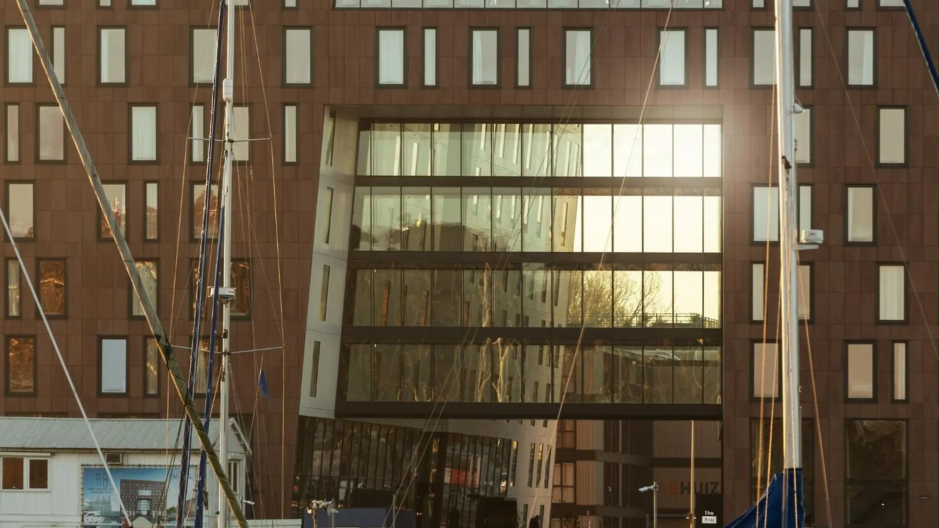 Holiday Inn - The Niu, Fender Amsterdam 4*,